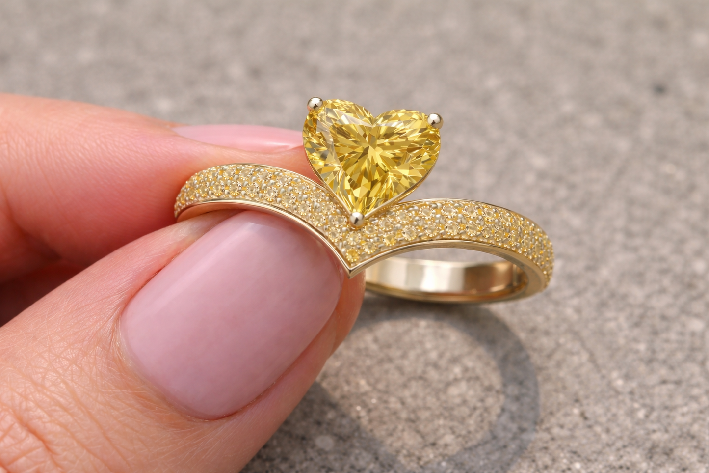 Yellow Heart Diamond Ring — Ligne de Cœur