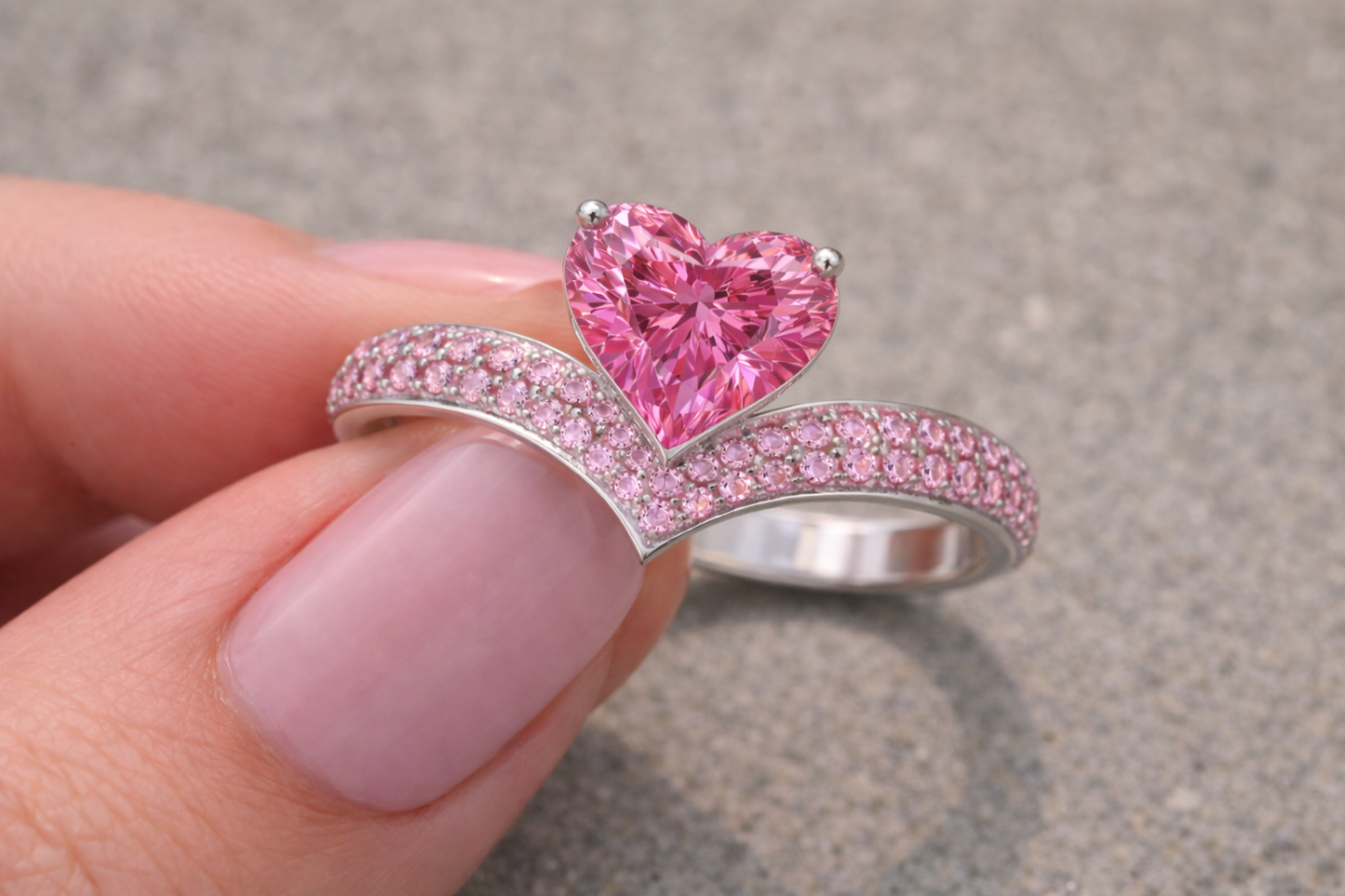 Pink Heart Diamond Ring — Ligne de Cœur