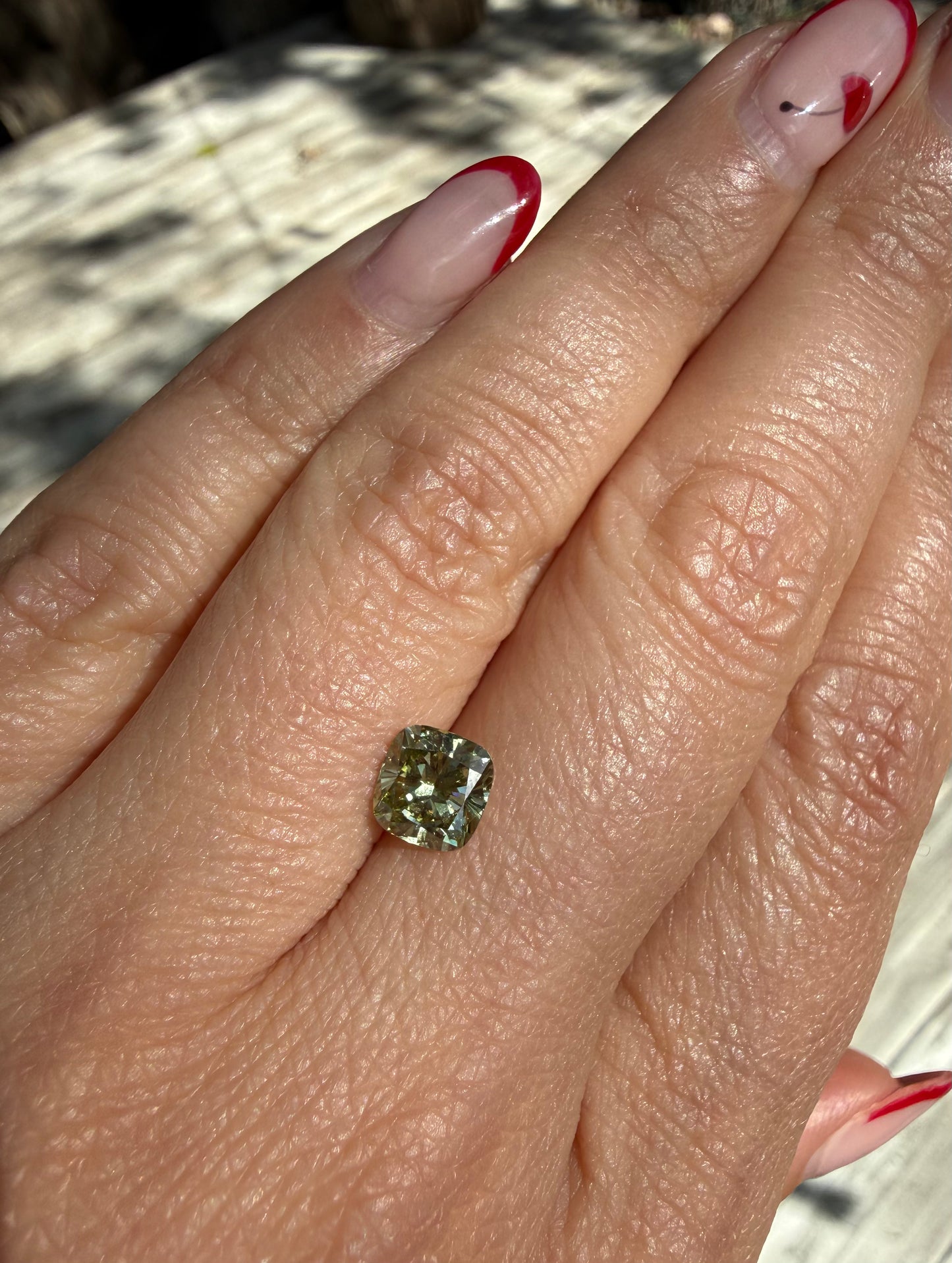 Cushion 1.23ct Fancy Vivid Green VVS2