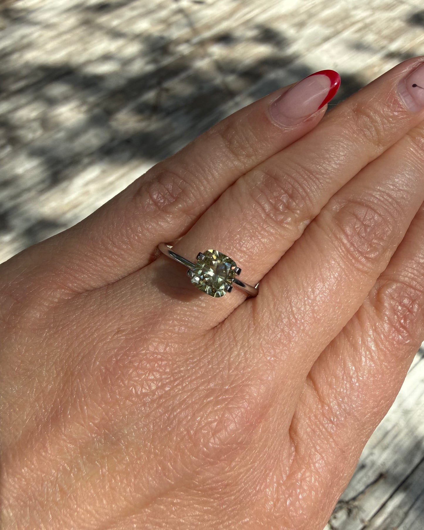 Cushion 1.23ct Fancy Vivid Green VVS2