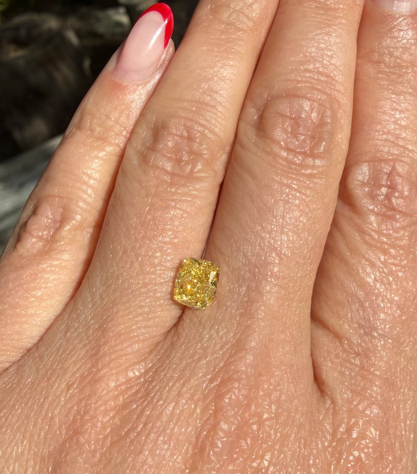 Cushion 1.55ct Fancy Vivid Yellow VVS2